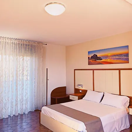 Felix Apartahotel 3*