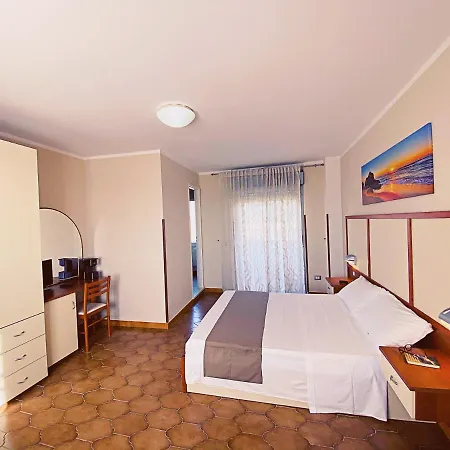 Felix Aparthotel 3*