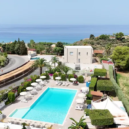 Felix Aparthotel 3*