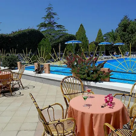 Felix Aparthotel 3*