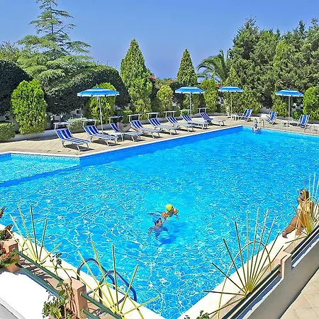 Aparthotel Felix Ricadi