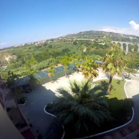 Felix Aparthotel 3*
