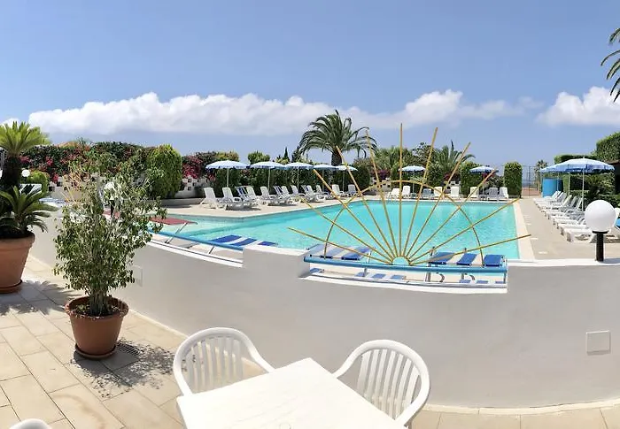 Felix Aparthotel 3*