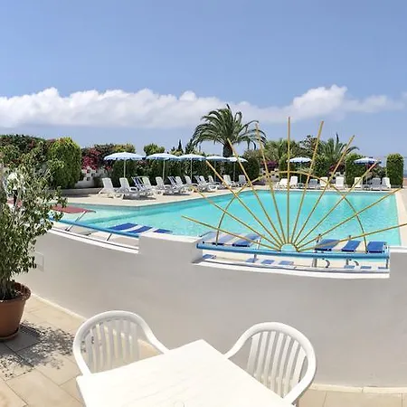 Felix Aparthotel 3*
